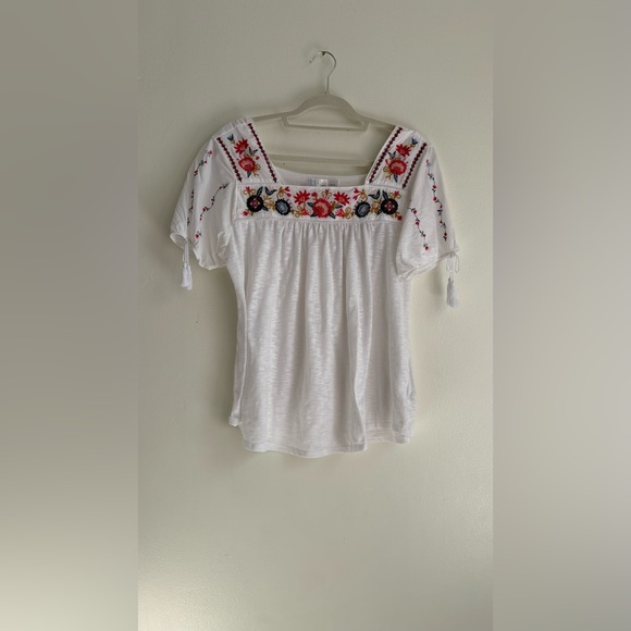 Time and Tru White Top with Multicolor Embroidery - Picture 2 of 10